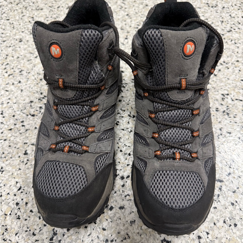 Merrell Men’s Moab Mid Hiking shoe